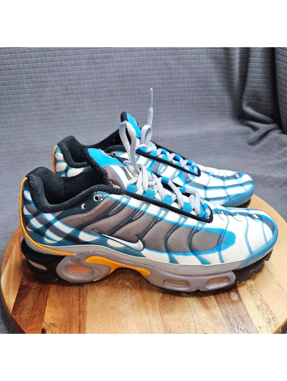 Nike Athletic Shoes Women’s White Blue Grey Orange US 5 Air Max Plus Tuned Air